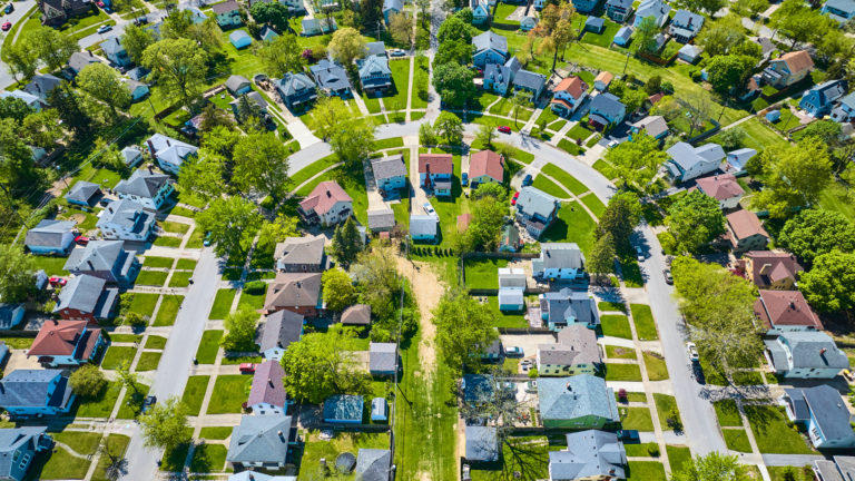 How to Get Your Exterior Paint Job Approved by Your HOA in Brandon, FL